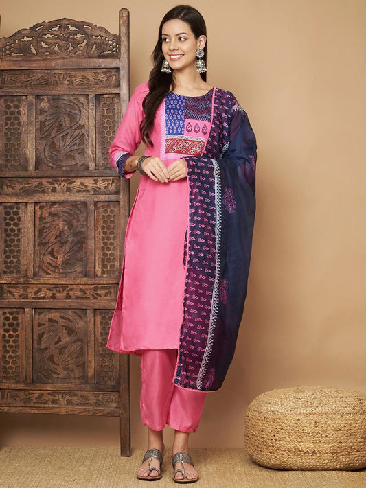 Women Printed Straight Kurta with Pants & Dupatta Set a51190